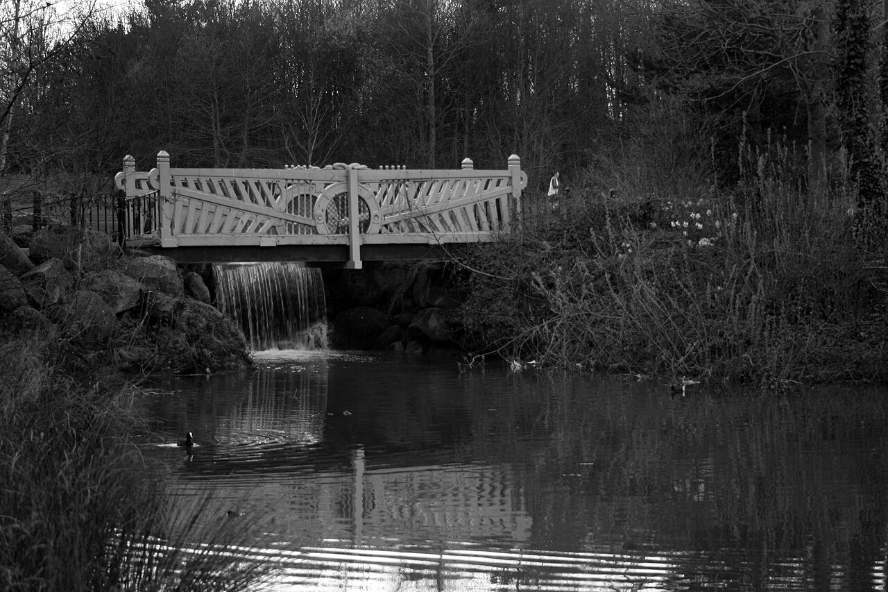 The waterfall crossing between the lakes in Tymon Park